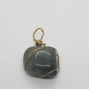 wire wrapped stone pendant labradorite flash